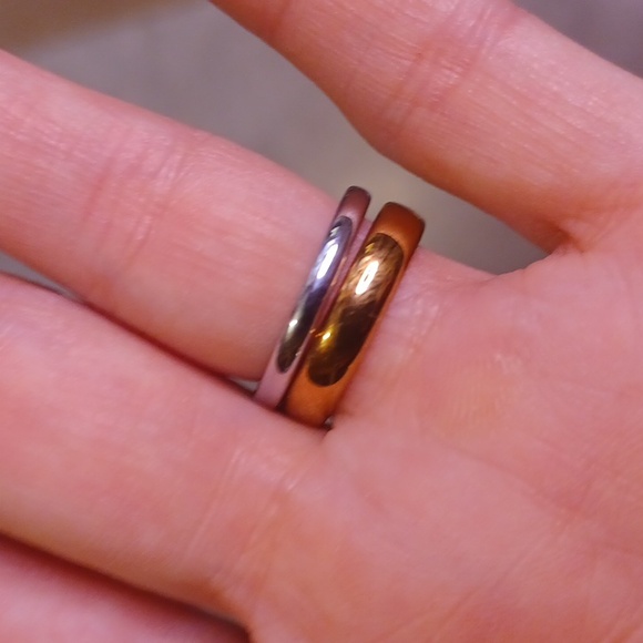 Tungsten Carbide Elegant Two-Tone Silver and Gold Women's Ring Stackable Size 6 - Picture 1 of 6